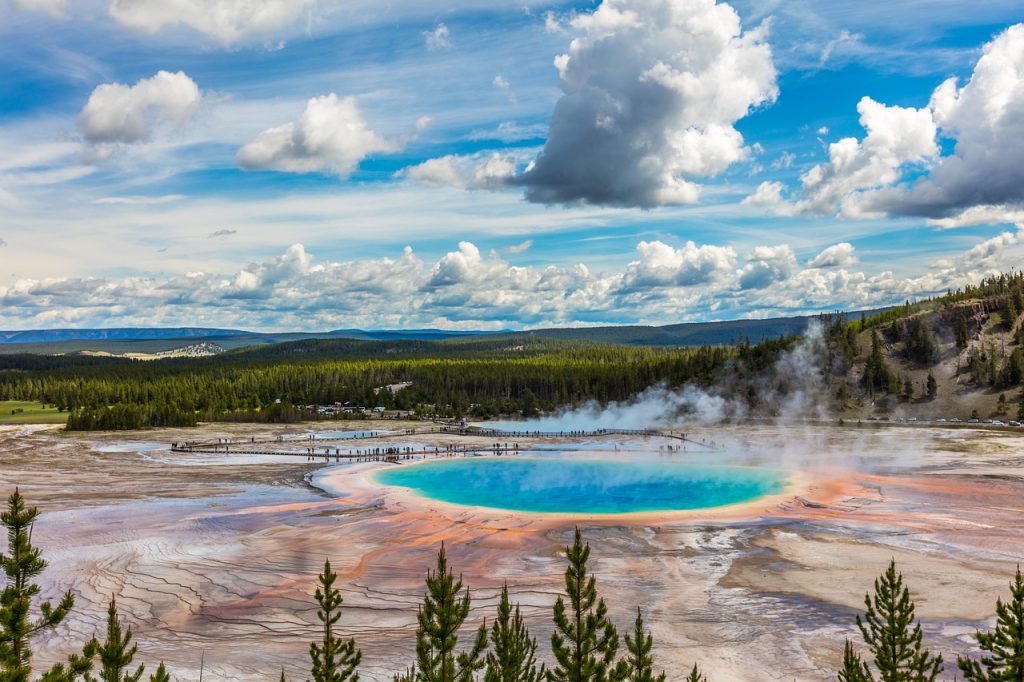 hiking scenery,Yellowstone National Park